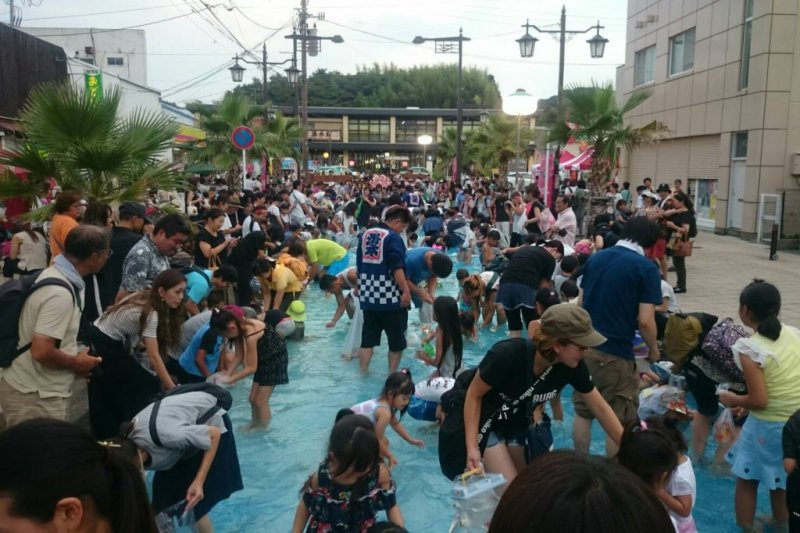 湯本金魚手掴みイベント